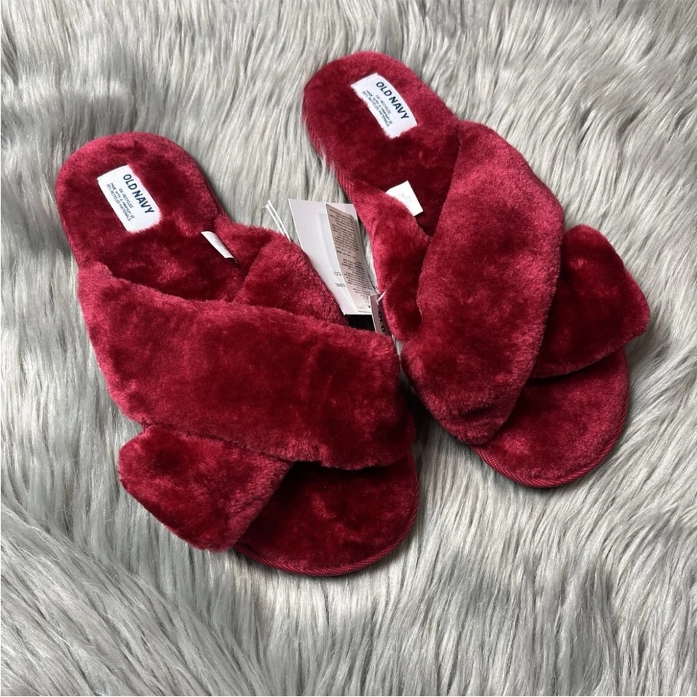 Old Navy Faux Fur Slippers Red Size 8